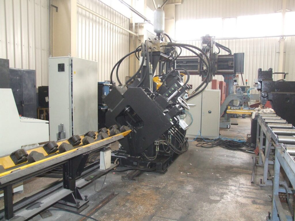 Automatic loading and part discharge