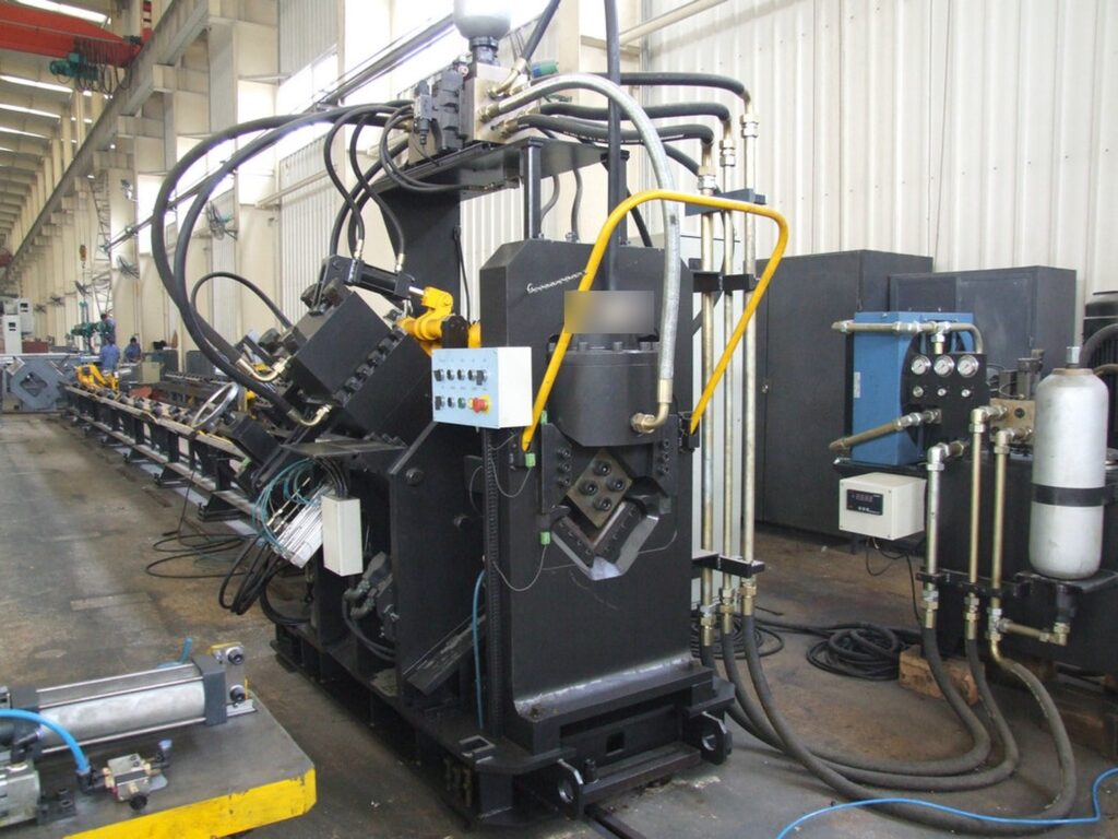 Punching and shearing station