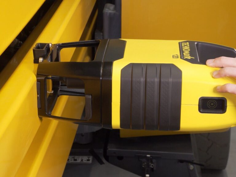 Technomark Easy marking a vertical face